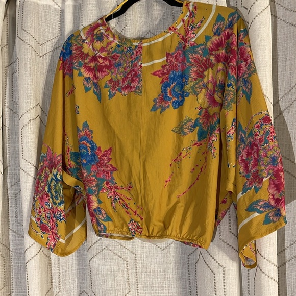 Women’s M Crop Top Blouse Wide Long Sleeve Elastic Waist Snap closure V Neckline - Picture 8 of 10